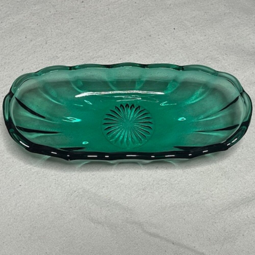 VTG Green Glass Scalloped Edges Intricate Center Design Oval Oblong Serving Dish
